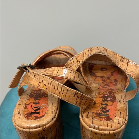 Korks Women's Tan Platform Sandals. Size 8 - Picture 7 of 16